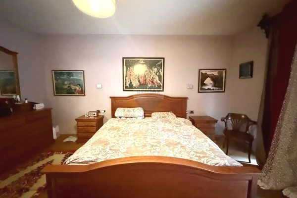 Shtepi ne shitje Apartament ne Tirane, 2+1, Mobilimi E mobiluar, Pagesa 550,000  Euro.