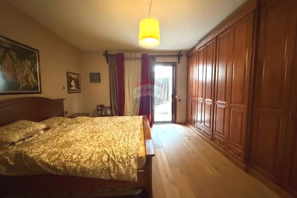 Shtepi ne shitje Apartament ne Tirane, 2+1, Mobilimi E mobiluar, Pagesa 550,000  Euro.