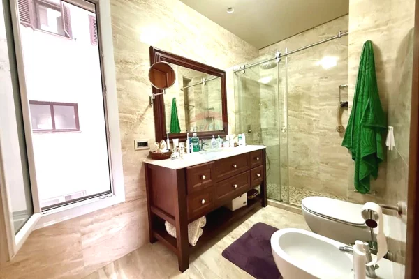 Shtepi ne shitje Apartament ne Tirane, 2+1, Mobilimi E mobiluar, Pagesa 550,000  Euro.