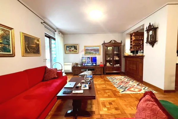 Shtepi ne shitje Apartament ne Tirane, 2+1, Mobilimi E mobiluar, Pagesa 550,000  Euro.