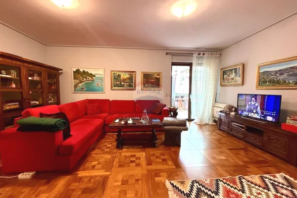 Shtepi ne shitje Apartament ne Tirane, 2+1, Mobilimi E mobiluar, Pagesa 550,000  Euro.