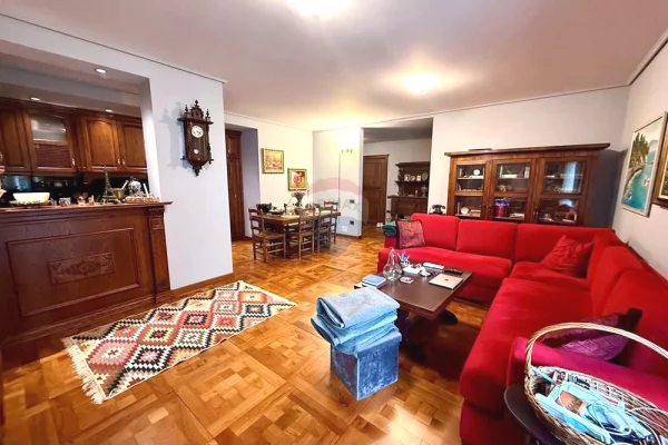 Shtepi ne shitje Apartament ne Tirane, 2+1, Mobilimi E mobiluar, Pagesa 550,000  Euro.