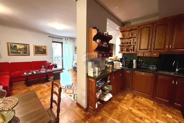 Shtepi ne shitje Apartament ne Tirane, 2+1, Mobilimi E mobiluar, Pagesa 550,000  Euro.
