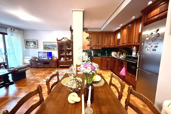 Shtepi ne shitje Apartament ne Tirane, 2+1, Mobilimi E mobiluar, Pagesa 550,000  Euro.