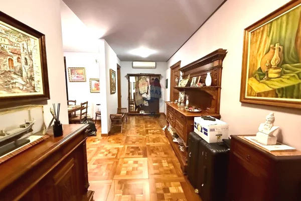 Shtepi ne shitje Apartament ne Tirane, 2+1, Mobilimi E mobiluar, Pagesa 550,000  Euro.