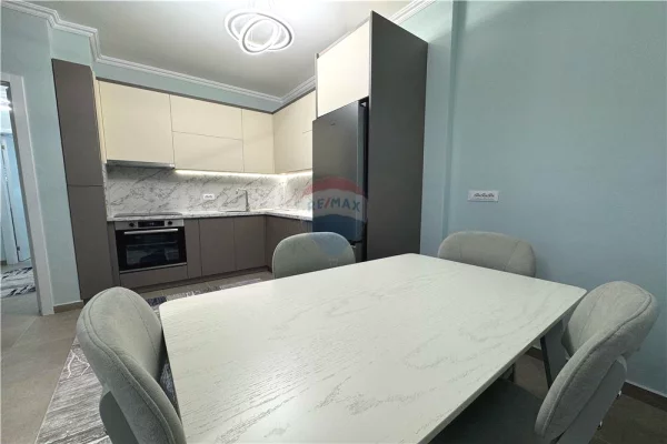 Shtepi me qera Apartament ne Tirane, 2+1, Mobilimi E mobiluar, Pagesa 750  Euro.
