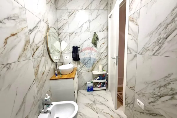 Shtepi ne shitje Apartament ne Tirane, 2+1, Mobilimi E mobiluar, Pagesa 349,000  Euro.