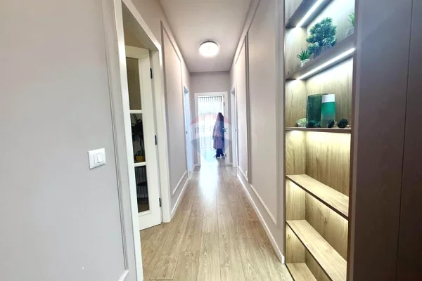 Shtepi ne shitje Apartament ne Tirane, 2+1, Mobilimi E mobiluar, Pagesa 349,000  Euro.