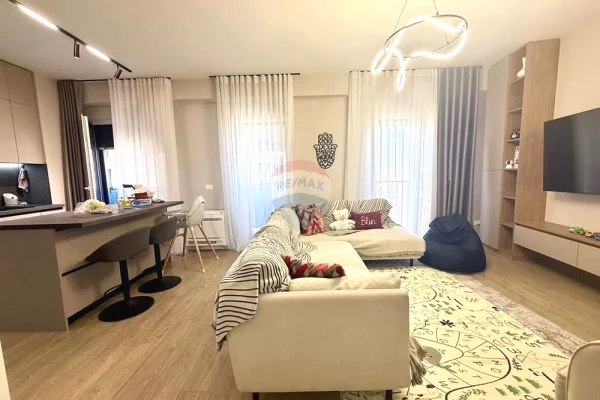 Shtepi ne shitje Apartament ne Tirane, 2+1, Mobilimi E mobiluar, Pagesa 349,000  Euro.