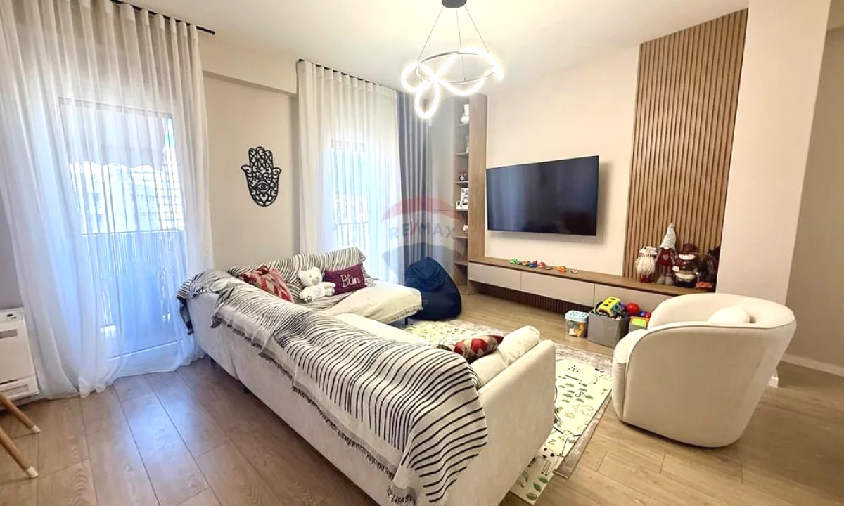 Shtepi ne shitje Apartament ne Tirane, 2+1, Mobilimi E mobiluar, Pagesa 349,000  Euro.
