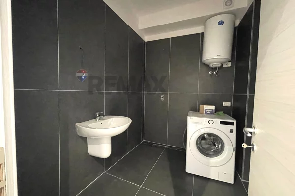 Shtepi ne shitje Apartament ne Tirane, 2+1, Mobilimi E mobiluar, Pagesa 199,000  Euro.
