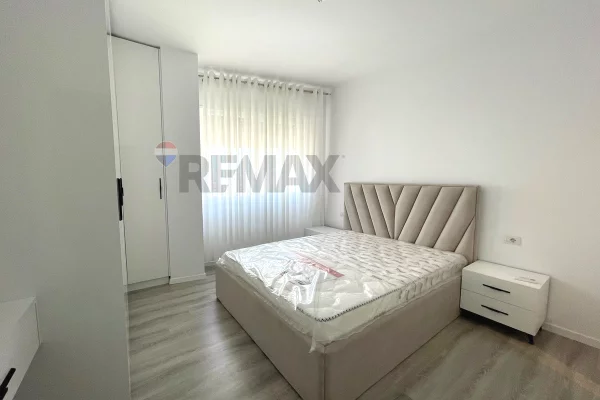 Shtepi ne shitje Apartament ne Tirane, 2+1, Mobilimi E mobiluar, Pagesa 199,000  Euro.