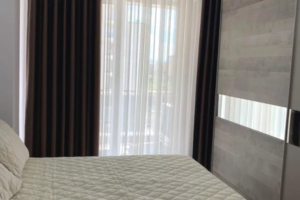 Shtepi me qera Apartament ne Tirane, 2+1, Mobilimi E mobiluar, Pagesa 75,000  Leke.