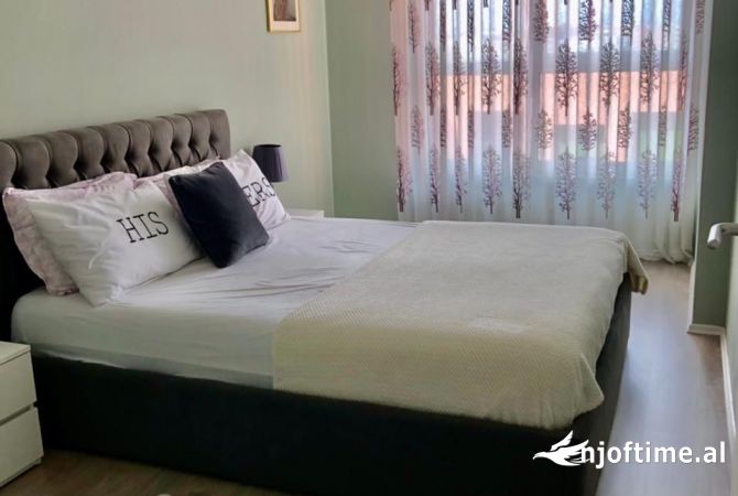 Shtepi ne shitje Apartament ne Tirane, 2+1, Mobilimi E mobiluar, Pagesa 1,350,000  Euro.
