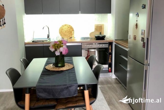 Shtepi ne shitje Apartament ne Tirane, 2+1, Mobilimi E mobiluar, Pagesa 1,350,000  Euro.