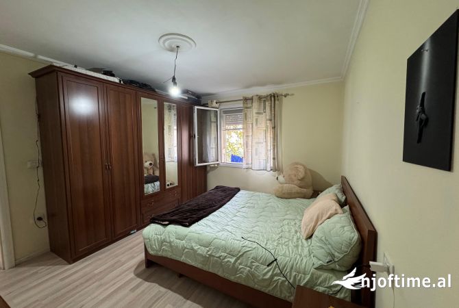 Shtepi ne shitje Apartament ne Tirane, 2+1, Mobilimi E mobiluar, Pagesa 99,000  Euro.