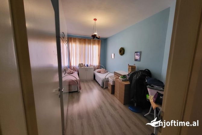 Shtepi ne shitje Apartament ne Tirane, 2+1, Mobilimi E mobiluar, Pagesa 140,000  Euro.