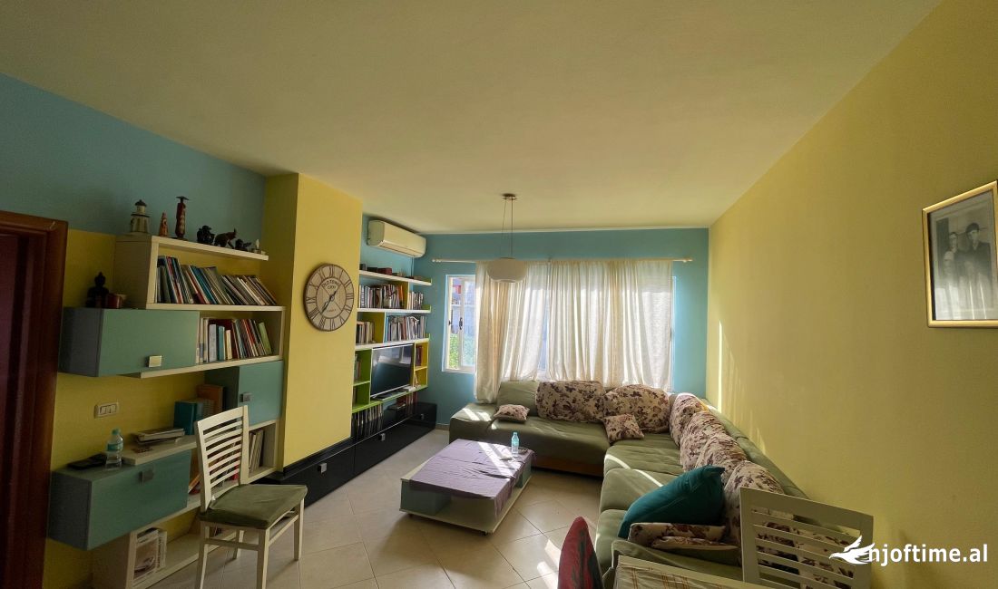 Shtepi ne shitje Apartament ne Tirane, 2+1, Mobilimi E mobiluar, Pagesa 120,000  Euro.