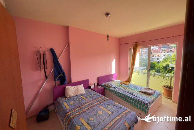 Shtepi ne shitje Apartament ne Tirane, 2+1, Mobilimi E mobiluar, Pagesa 120,000  Euro.