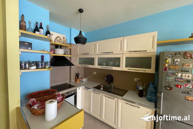 Shtepi ne shitje Apartament ne Tirane, 2+1, Mobilimi E mobiluar, Pagesa 120,000  Euro.