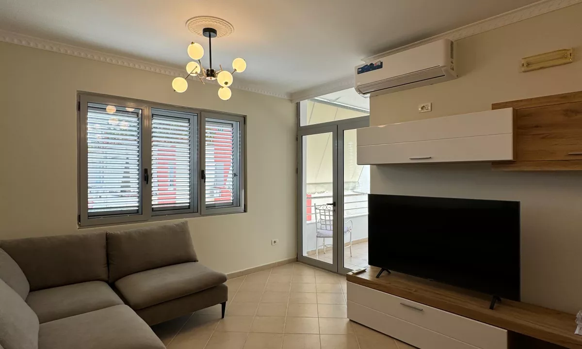 Shtepi me qera Apartament ne Tirane, 3+1, Mobilimi E mobiluar, Pagesa 550  Euro.