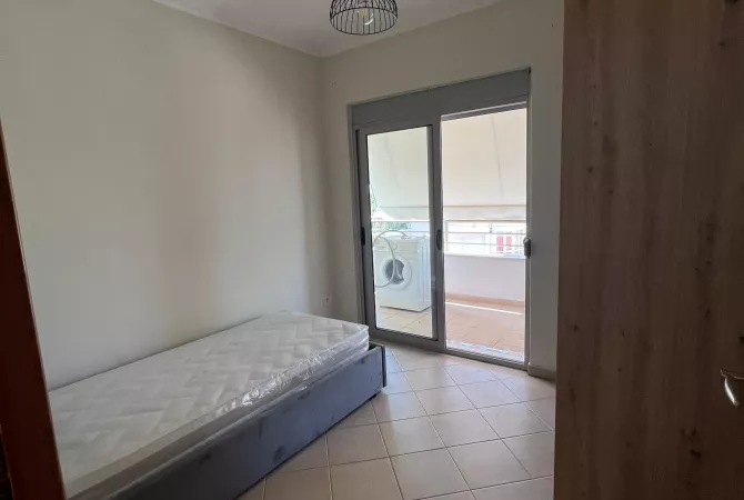 Shtepi me qera Apartament ne Tirane, 3+1, Mobilimi E mobiluar, Pagesa 550  Euro.