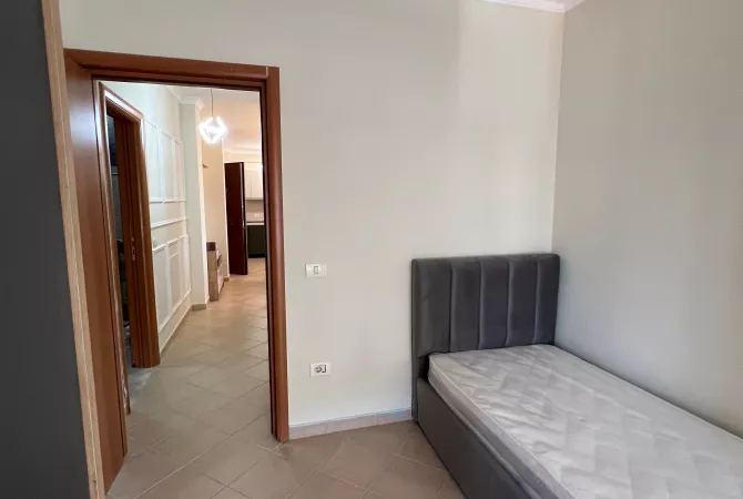 Shtepi me qera Apartament ne Tirane, 3+1, Mobilimi E mobiluar, Pagesa 550  Euro.
