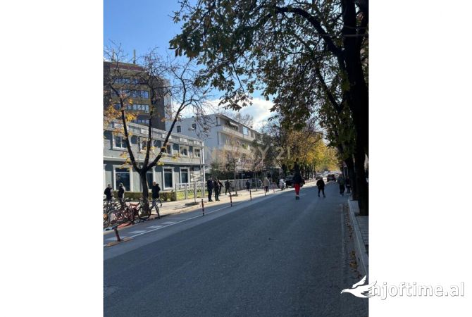 Ambiente Commerciale in Vendita 1+1 a Tirana - 240,000 Euro