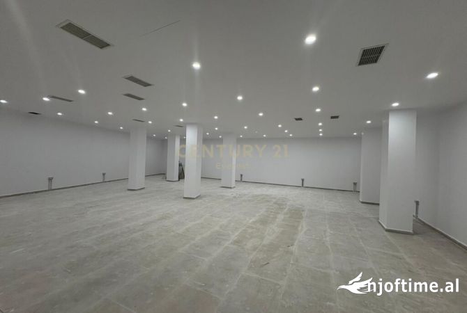 Ambiente Commerciale in Vendita 1+1 a Tirana - 240,000 Euro