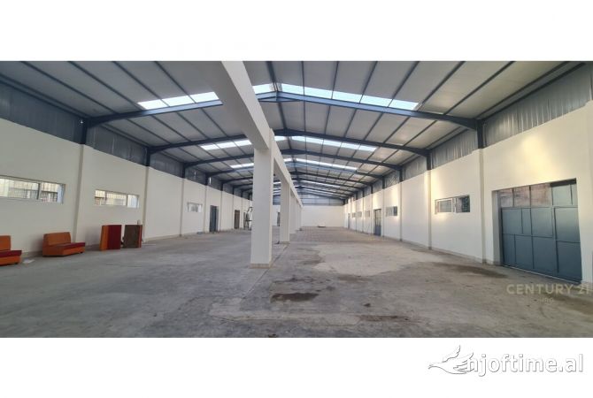 Ambiente Commerciale in Affitto 4+1 a Tirana - 4,000 Euro