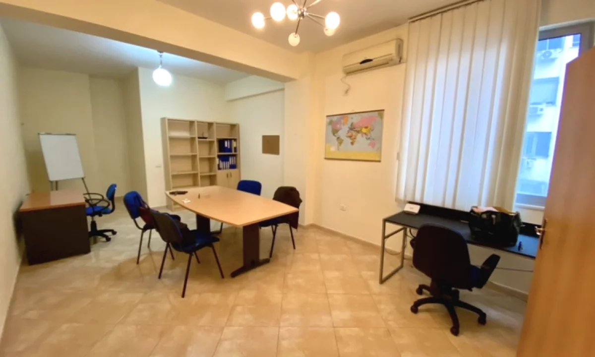 Okazion. Zyrё me qera 70m2 (1+1) ne rrugen e Kavajes, Tiranё