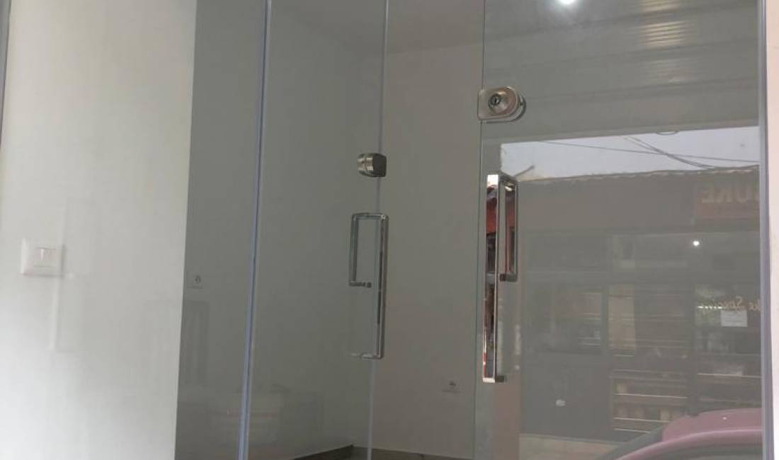 Dyqan 25m2 i restauruar - RRUGA DURRESIT