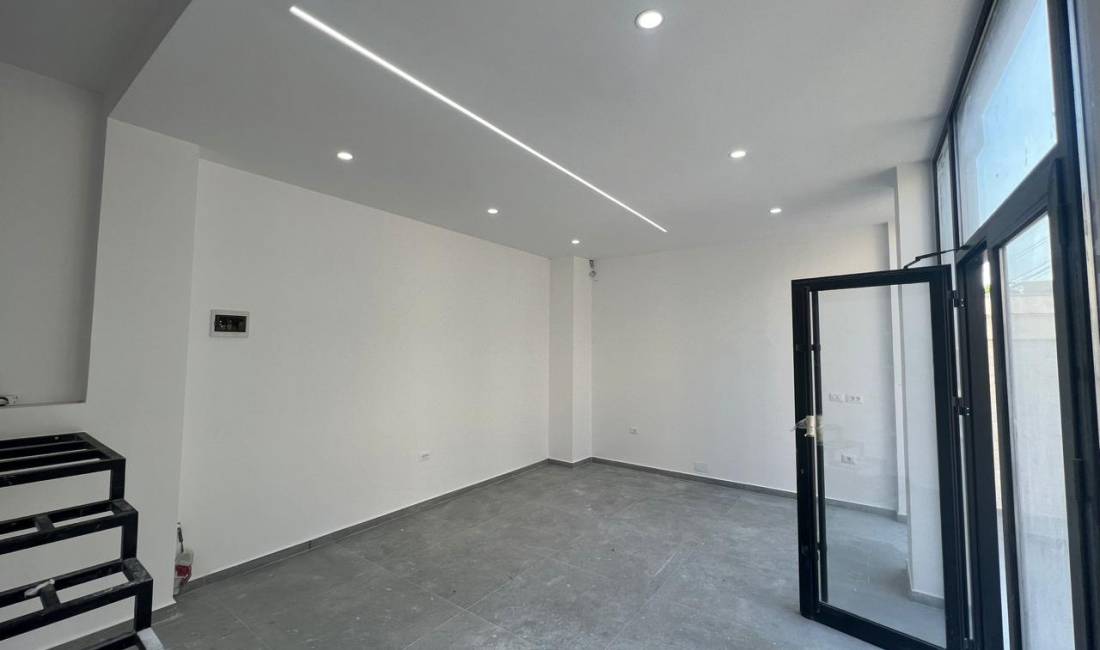 Dyqan me qera - Shkolla e Bashkuar