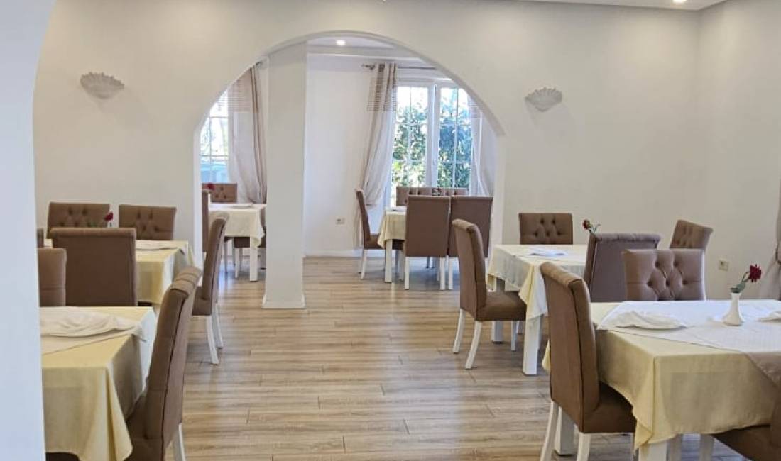 Qera Ambjent biznesi Hotel (rruga Ndroqit)