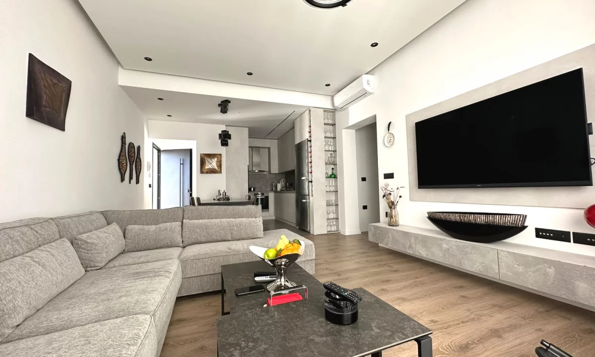 Villa di lusso in vendita a Tirana 5+1, SemiArredato