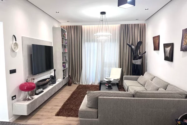 Shtepi ne shitje Vila Luksoze ne Tirane, 5+1, Mobilimi Pjeserisht e mobiluar, Pagesa 65,000,000  Leke.