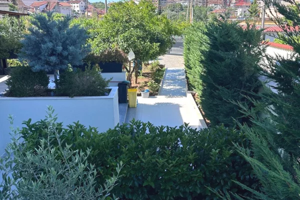 Villa di lusso in vendita a Tirana 5+1, SemiArredato