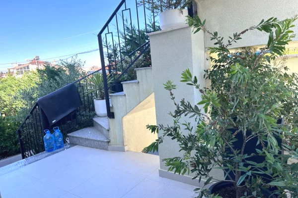 Villa di lusso in vendita a Tirana 5+1, SemiArredato