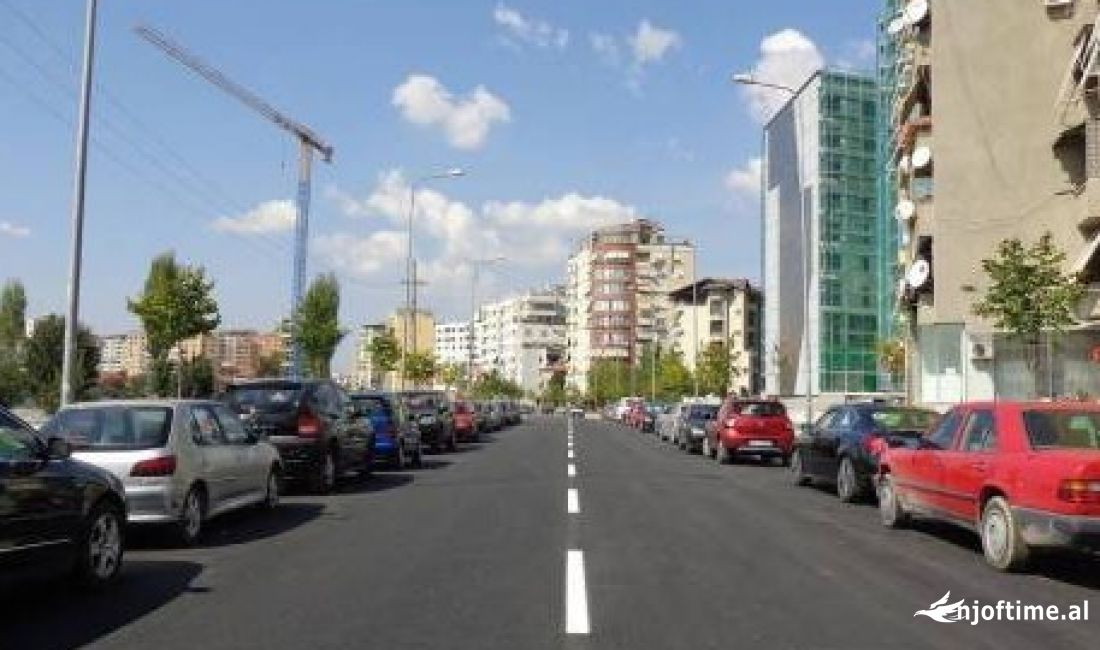 SHITET AMBJENT BIZNESI TEK RRUGA E KOSVAREVE, TIRANE