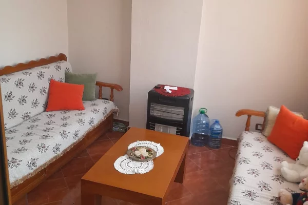 Shtepi me qera 1+1 ne Tirane - 34,000 Leke