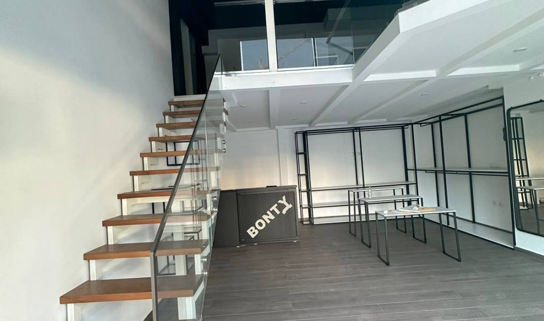 Jepet ambient biznesi me qira prane Square 21 📍