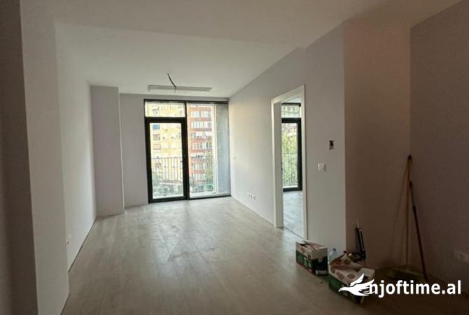 Ambiente Commerciale in Affitto 1+1 a Tirana - 700 Euro