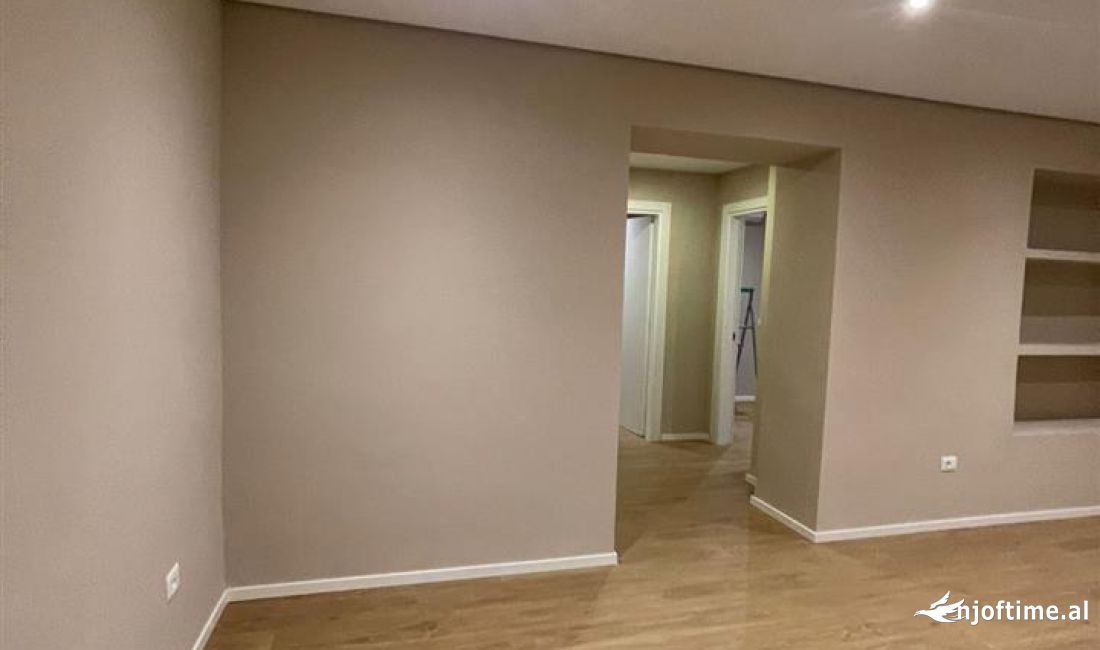 Jepet Zyre me Qira 2+1 ,tek Rr.e Kavajes📍