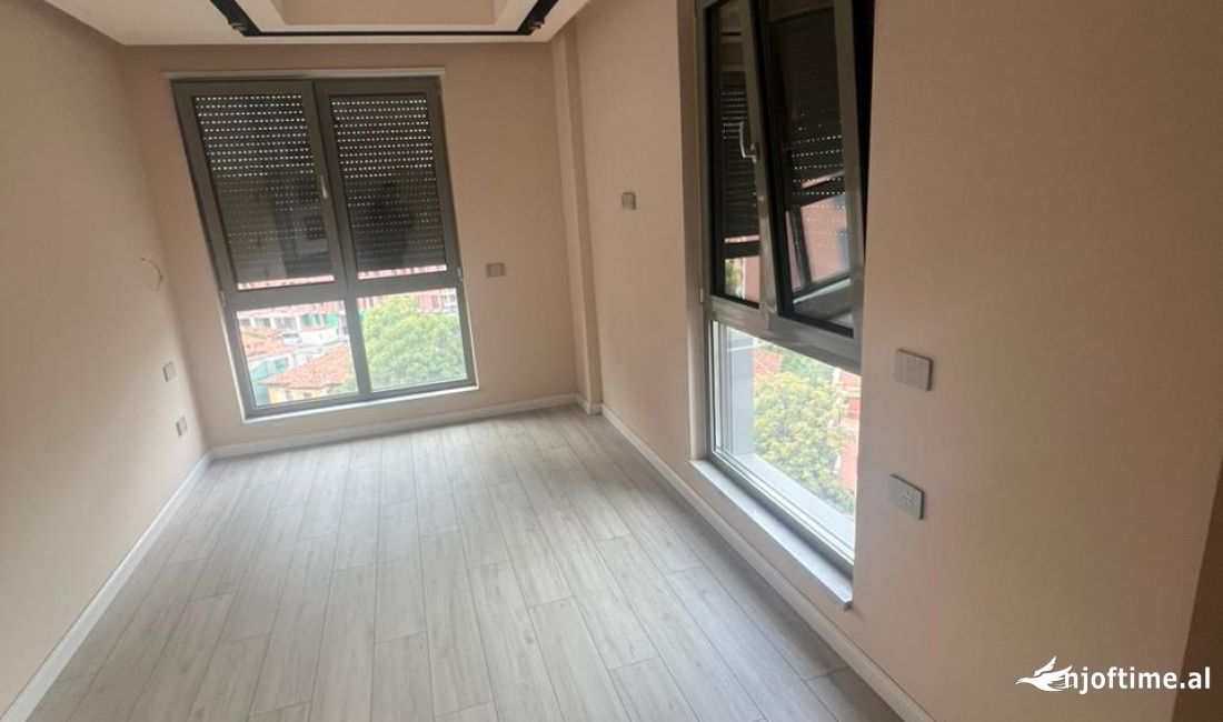 Ambient Biznesi me qira te Rruga Kavajes , Kont Urani