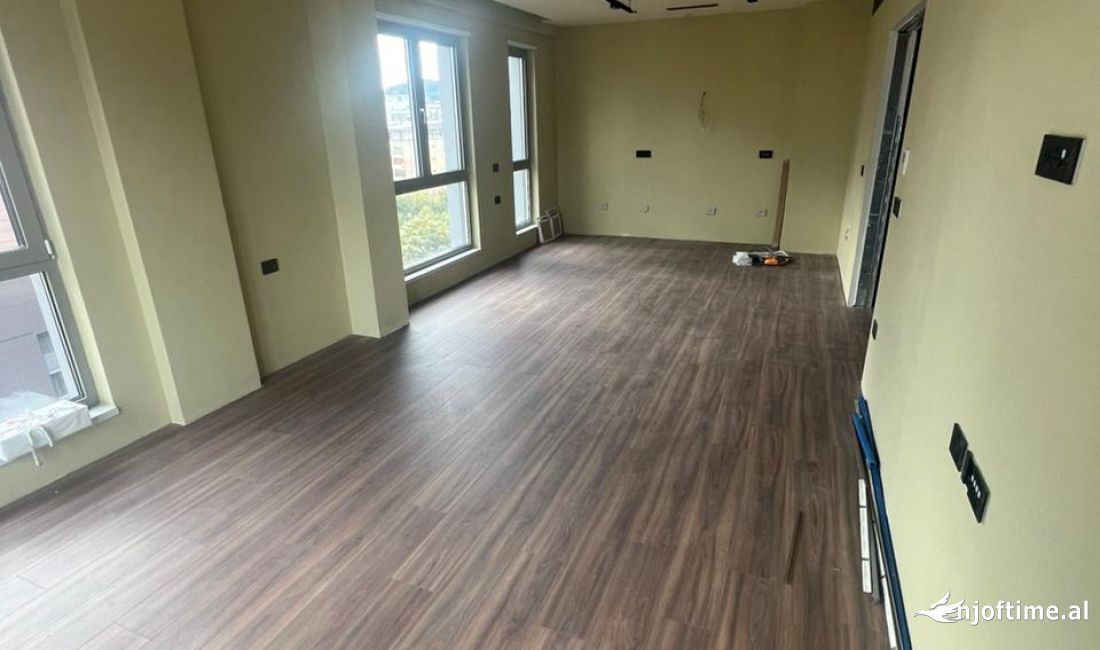 Ambient Biznesi me qira te Rruga Kont Urani , Prane Zgarave te RRuga Kavajes