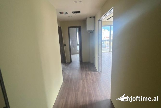 Ambient Biznesi me qira te Rruga Kont Urani , Prane Zgarave te RRuga Kavajes