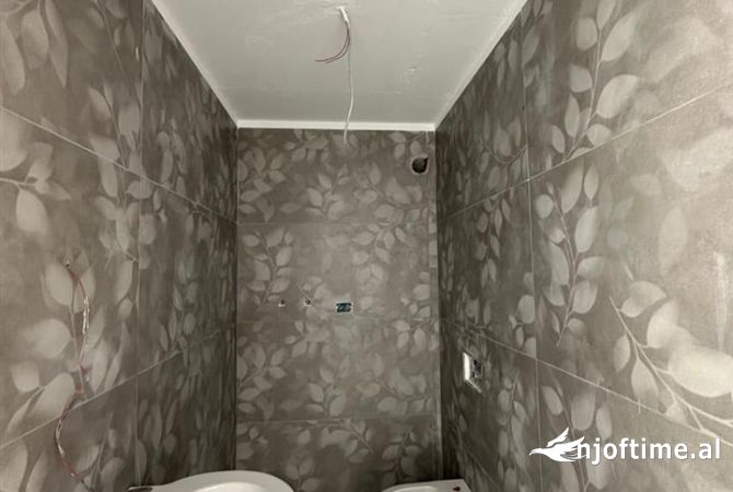 Ambiente Commerciale in Affitto 1+1 a Tirana - 750 Euro