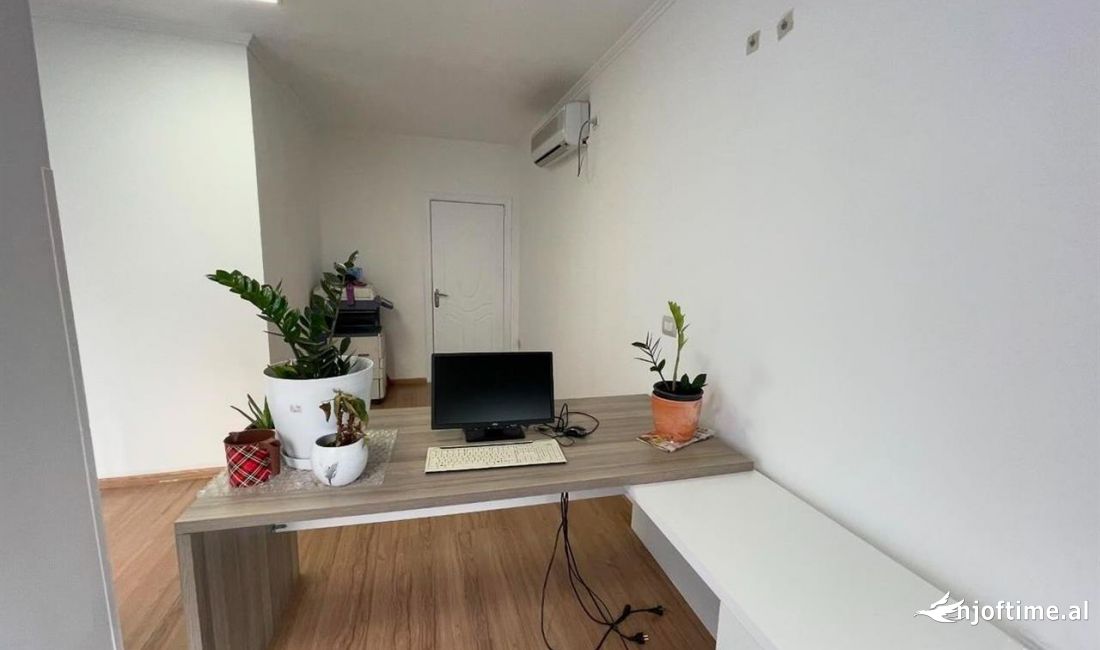 Jepet me qira apartament 1+1 per qira per zyra ose biznese Te komuna Parisit  prane Lulishtes