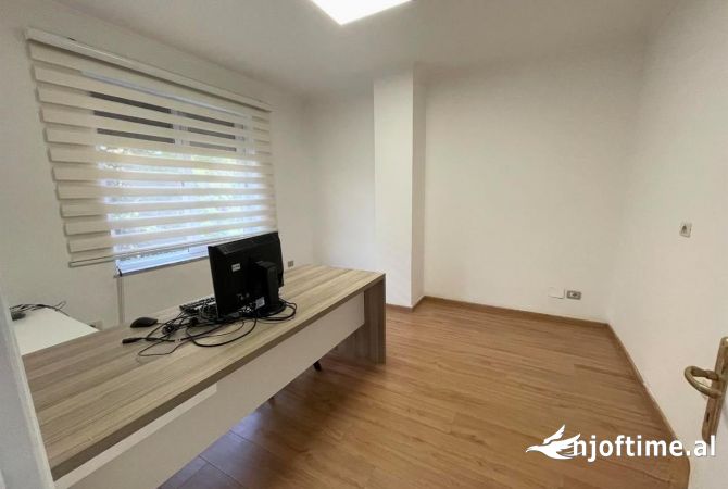 Jepet me qira apartament 1+1 per qira per zyra ose biznese Te komuna Parisit  prane Lulishtes