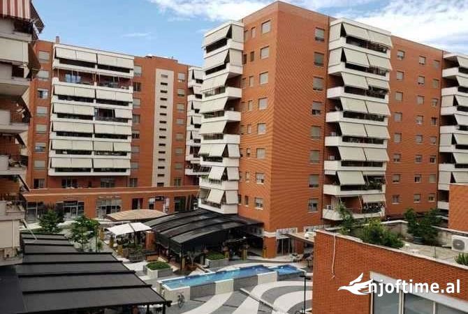 Ambiente Commerciale in Affitto 1+1 a Tirana - 1,399 Euro